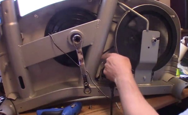 Binnenkant spinningbike onderhouden